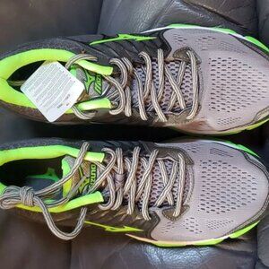 MIZUNO WAVE HORIZON- MEN'S 8.5 - NEW WITH TAG